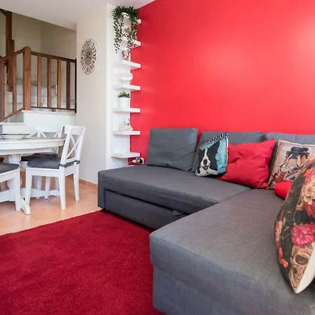 Apartment Red Surf